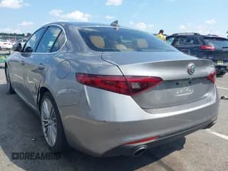 ✅ 2018 Alfa Romeo Giulia Ti Sport • VIN: ZARFAECN0J7565844 • Lot: 42541708. Wystawiony na IAAI z przebiegiem 97 396 mil. Bezpłatny archiwum sprzedaży aukcyjnych z USA i szczegółowy raport historii pojazdu na DreamBid. Zdjęcie 3.