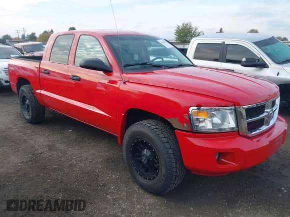 ✅ 2008 Dodge Dakota SLT • VIN: 1D7HW48N28S507657 • Lot: 43570001. Wystawiony na IAAI z przebiegiem 112 784 mil mil. Skorzystaj z bezpłatnego archiwum sprzedaży aukcyjnych z USA i zobacz szczegółowy raport historii pojazdu na DreamBid. Zdjęcie 1.