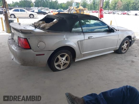 ✅ 2002 Ford Mustang Deluxe • VIN: 1FAFP444X2F175257 • Lot: 42544832. Listed on IAAI with Not provided. Free auction sales archive from the USA and detailed vehicle history report at DreamBid. Image 4.