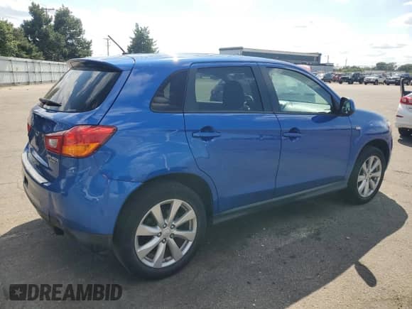 2015 Mitsubishi Outlander ES с VIN 4A4AR3AU0FE040872, выставлен на аукционе Copart как лот 69992485 с пробегом 117 674 миль миль и Списание • Salvage title. История ставок и продаж доступна на DreamBid. Изображение 3.