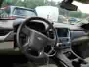 2020 Chevrolet Suburban LS z VIN 1GNSCGKC7LR218296, wystawiony jako Copart lot #61767105 z przebiegiem 118 405 mil mil oraz Szkoda całkowita • Salvage title. Historia ofert i sprzedaży dostępna na DreamBid. Obrazek 8.