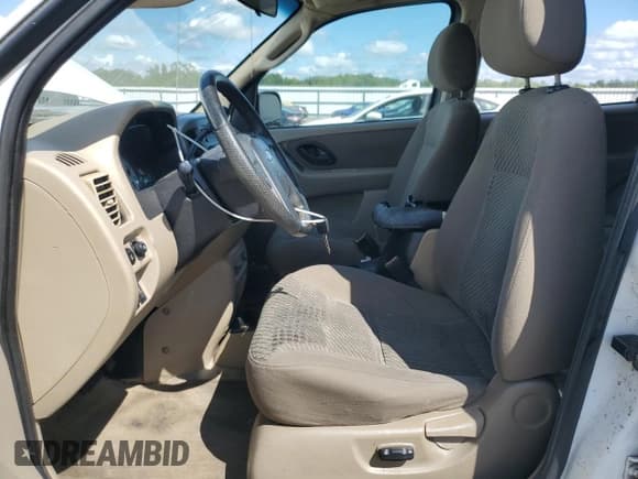 ✅ 2003 Ford Escape XLT Popular • VIN: 1FMYU03143KE07576 • Lot: 68651665. Listed on Copart with 297,008 mi. Free auction sales archive from the USA and detailed vehicle history report at DreamBid. Image 7.