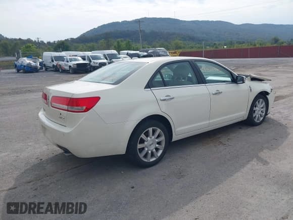 ✅ 2012 Lincoln MKZ • VIN: 3LNHL2GC2CR800014 • Lot: 43311353. Wystawiony na IAAI z przebiegiem 60 626 mil. Bezpłatny archiwum sprzedaży aukcyjnych z USA i szczegółowy raport historii pojazdu na DreamBid. Zdjęcie 4.