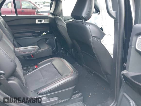 ✅ 2022 Ford Explorer ST-Line • VIN: 1FMSK8KH7NGC15129 • Lot: 42741177. Listed on IAAI with 83,674 mi. Free auction sales archive from the USA and detailed vehicle history report at DreamBid. Image 8.