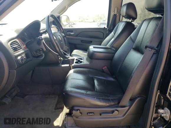 ✅ 2012 Chevrolet Suburban LT • VIN: 1GNSCJE09CR308029 • Lot: 61417255. Listed on Copart with 260,774 mi. Free auction sales archive from the USA and detailed vehicle history report at DreamBid. Image 7.