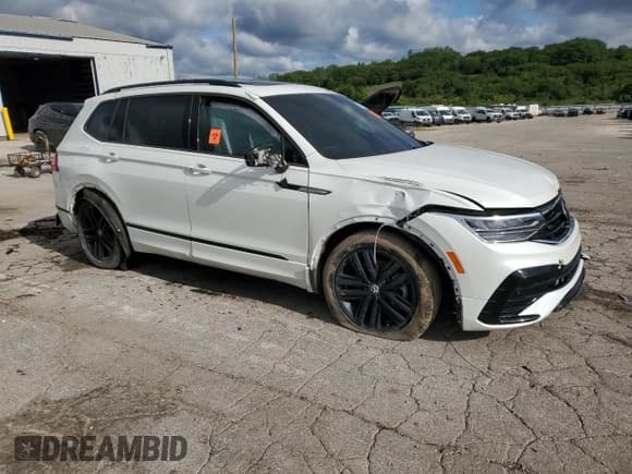 ✅ 2022 Volkswagen Tiguan SE R-Line Black • VIN: 3VV8B7AX4NM143296 • Lot: 69261115. Wystawiony na Copart z przebiegiem 42 989 mil. Bezpłatny archiwum sprzedaży aukcyjnych z USA i szczegółowy raport historii pojazdu na DreamBid. Zdjęcie 4.