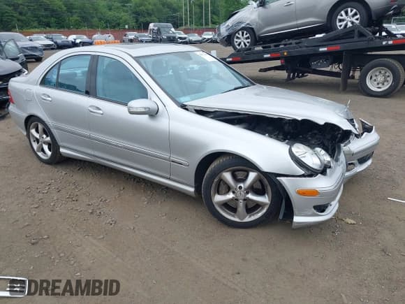 ✅ 2005 Mercedes-Benz C 230 Kompressor • VIN: WDBRF40J25F584426 • Lot: 42577649. Wystawiony na IAAI z przebiegiem 52 419 mil. Bezpłatny archiwum sprzedaży aukcyjnych z USA i szczegółowy raport historii pojazdu na DreamBid. Zdjęcie 1.