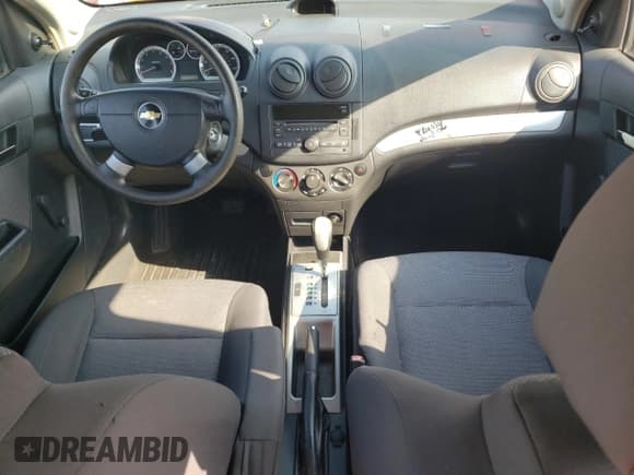 ✅ 2010 Chevrolet Aveo 1LT • VIN: KL1TD5DEXAB118316 • Lot: 58219795. Wystawiony na Copart z przebiegiem 63 305 mil. Bezpłatny archiwum sprzedaży aukcyjnych z USA i szczegółowy raport historii pojazdu na DreamBid. Zdjęcie 8.