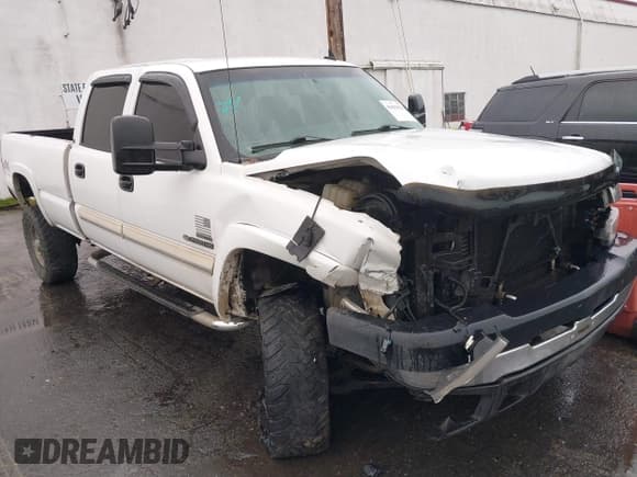 ✅ 2006 Chevrolet Silverado 2500HD LT1 • VIN: 1GCHK23D46F191371 • Лот: 41032500. Опубликован ранее на IAAI с пробегом Не указан. Бесплатный доступ к архиву аукционных продаж из США и подробный отчёт об истории автомобиля на DreamBid. Изображение 6.