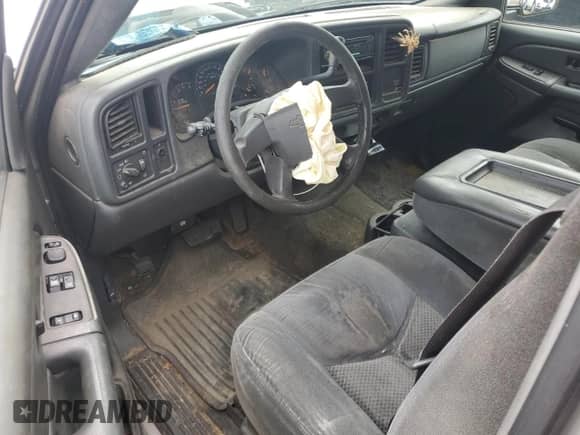 2004 Chevrolet Silverado 1500 LS z VIN 1GCEC14T54E186571, wystawiony jako Copart lot #60991645 z przebiegiem 308 569 mil mil oraz Szkoda całkowita • Salvage title. Historia ofert i sprzedaży dostępna na DreamBid. Obrazek 8.