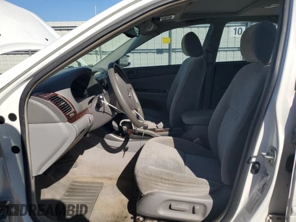 ✅ 2002 Toyota Camry LE • VIN: 4T1BE32KX2U011024 • Lot: 90923885. Listed on Copart with 118,957 mi. Free auction sales archive from the USA and detailed vehicle history report at DreamBid. Image 7.