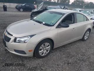 ✅ 2012 Chevrolet Cruze LS • VIN: 1G1PC5SH4C7143060 • Lot: 43389575. Wystawiony na IAAI z przebiegiem Nie podano. Bezpłatny archiwum sprzedaży aukcyjnych z USA i szczegółowy raport historii pojazdu na DreamBid. Zdjęcie 2.