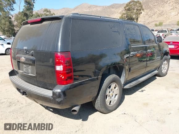 ✅ 2009 Chevrolet Suburban LS • VIN: 1GNFC16J09R300113 • Lot: 42827227. Listed on IAAI with 205,561 mi. Free auction sales archive from the USA and detailed vehicle history report at DreamBid. Image 4.