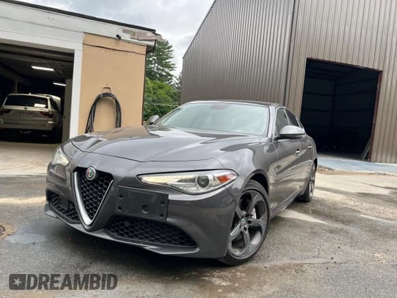✅ 2017 Alfa Romeo Giulia Ti • VIN: ZARFAEEN9H7544398 • Lot: 41996075. Wystawiony na Copart z przebiegiem 13 197 mil. Bezpłatny archiwum sprzedaży aukcyjnych z USA i szczegółowy raport historii pojazdu na DreamBid. Zdjęcie 2.