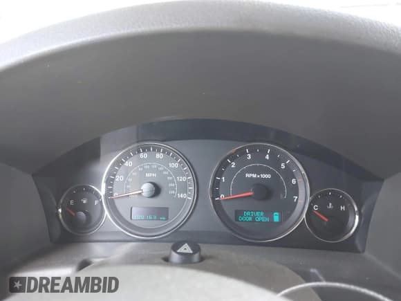 ✅ 2006 Jeep Commander • VIN: 1J8HG48K36C342666 • Lot: 41908526. Wystawiony na IAAI z przebiegiem 199 163 mil. Bezpłatny archiwum sprzedaży aukcyjnych z USA i szczegółowy raport historii pojazdu na DreamBid. Zdjęcie 7.