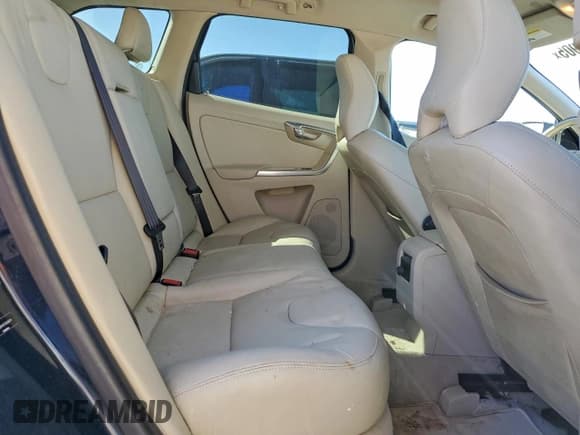 ✅ 2015 Volvo XC60 T6 • VIN: YV4902RK6F2638674 • Lot: 91484905. Wystawiony na Copart z przebiegiem 96 245 mil. Bezpłatny archiwum sprzedaży aukcyjnych z USA i szczegółowy raport historii pojazdu na DreamBid. Zdjęcie 11.