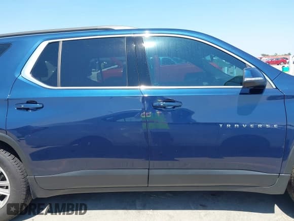✅ 2022 Chevrolet Traverse LT Cloth • VIN: 1GNERGKW1NJ104429 • Lot: 43174772. Wystawiony na IAAI z przebiegiem 66 873 mil. Bezpłatny archiwum sprzedaży aukcyjnych z USA i szczegółowy raport historii pojazdu na DreamBid. Zdjęcie 14.