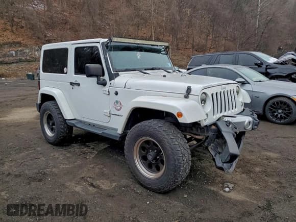 ✅ 2015 Jeep Wrangler Sahara • VIN: 1C4AJWBG1FL523176 • Lot: 95531215. Wystawiony na Copart z przebiegiem 136 808 mil. Bezpłatny archiwum sprzedaży aukcyjnych z USA i szczegółowy raport historii pojazdu na DreamBid. Zdjęcie 4.