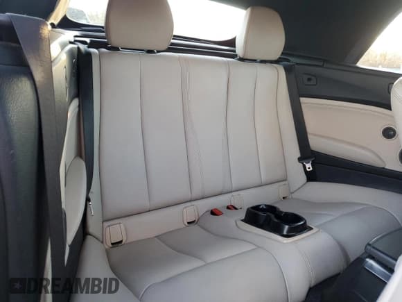 ✅ 2015 BMW 2 Series M235i • VIN: WBA1M1C57FVZ99540 • Lot: 91253415. Wystawiony na Copart z przebiegiem 106 833 mil. Bezpłatny archiwum sprzedaży aukcyjnych z USA i szczegółowy raport historii pojazdu na DreamBid. Zdjęcie 10.