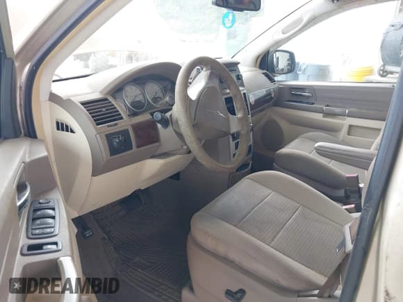 ✅ 2010 Chrysler Town & Country LX • VIN: 2A4RR2D16AR436882 • Lot: 42682028. Wystawiony na IAAI z przebiegiem 102 509 mil. Bezpłatny archiwum sprzedaży aukcyjnych z USA i szczegółowy raport historii pojazdu na DreamBid. Zdjęcie 5.