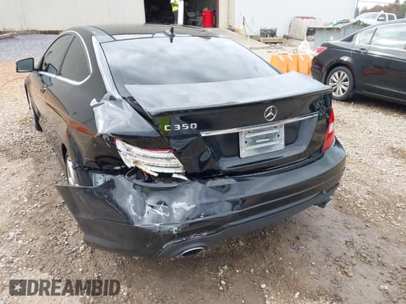 ✅ 2012 Mercedes-Benz C 350 • VIN: WDDGJ5HBXCF850515 • Lot: 43770807. Listed on IAAI with 135,282 mi. Free auction sales archive from the USA and detailed vehicle history report at DreamBid. Image 6.