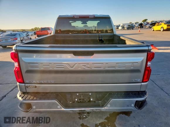 ✅ 2024 Chevrolet Silverado 1500 LTZ • VIN: 2GCPAEED7R1200685 • Lot: 90350525. Wystawiony na Copart z przebiegiem 11 568 mil. Bezpłatny archiwum sprzedaży aukcyjnych z USA i szczegółowy raport historii pojazdu na DreamBid. Zdjęcie 6.