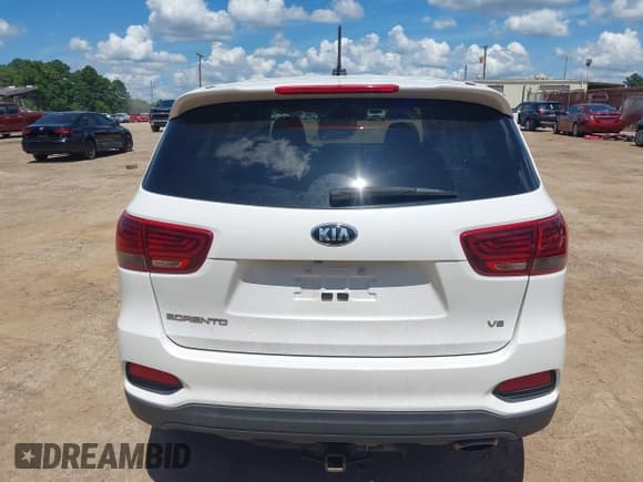 ✅ 2019 Kia Sorento S • VIN: 5XYPG4A57KG497296 • Лот: 42595113. Опубликован ранее на IAAI с пробегом 59 034 миль. Бесплатный доступ к архиву аукционных продаж из США и подробный отчёт об истории автомобиля на DreamBid. Изображение 16.