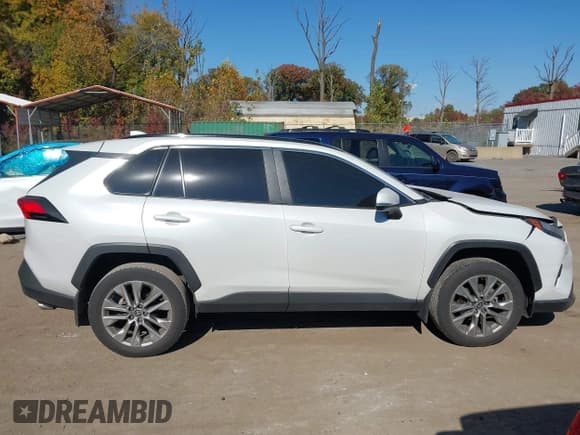 ✅ 2024 Toyota RAV4 XLE Premium • VIN: 2T3A1RFVXRW457013 • Lot: 43506100. Listed on IAAI with 33,641 mi. Free auction sales archive from the USA and detailed vehicle history report at DreamBid. Image 13.