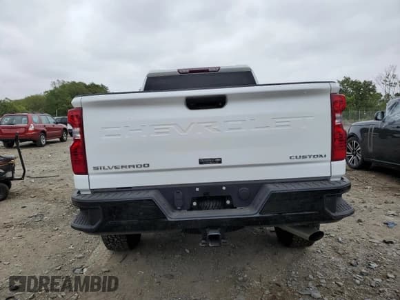 ✅ 2025 Chevrolet Silverado 2500HD Custom • VIN: 2GC4KME70S1141375 • Лот: 71691045. Опубликован ранее на Copart с пробегом 5 046 миль. Бесплатный доступ к архиву аукционных продаж из США и подробный отчёт об истории автомобиля на DreamBid. Изображение 6.