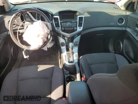 2013 Chevrolet Cruze 1LT z VIN 1G1PC5SB9D7329609, wystawiony jako Copart lot #68969835 z przebiegiem Nie podano mil oraz Szkoda całkowita • Salvage title. Historia ofert i sprzedaży dostępna na DreamBid. Obrazek 8.