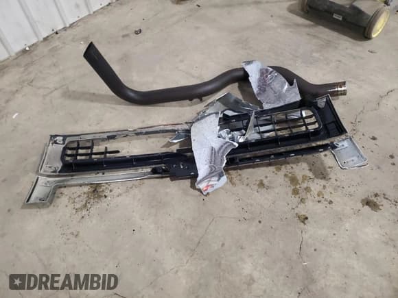 ✅ 2007 Chevrolet Silverado 2500HD 2LT • VIN: 1GCHK29657E523365 • Лот: 85137384. Опубликован ранее на Copart с пробегом 223 178 миль. Бесплатный доступ к архиву аукционных продаж из США и подробный отчёт об истории автомобиля на DreamBid. Изображение 12.