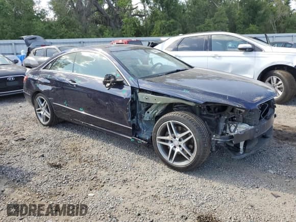 ✅ 2014 Mercedes-Benz E 350 • VIN: WDDKJ5KB8EF223964 • Lot: 54680845. Listed on Copart with 71,989 mi. Free auction sales archive from the USA and detailed vehicle history report at DreamBid. Image 4.