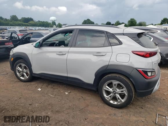 ✅ 2022 Hyundai Kona SEL • VIN: KM8K6CAB6NU818157 • Лот: 57475244. Опубликован ранее на Copart с пробегом 22 762 миль. Бесплатный доступ к архиву аукционных продаж из США и подробный отчёт об истории автомобиля на DreamBid. Изображение 2.