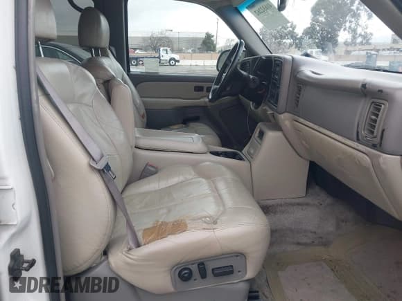 ✅ 2001 Chevrolet Suburban LT • VIN: 3GNGK26U61G117035 • Lot: 41632262. Listed on IAAI with 219,182 mi. Free auction sales archive from the USA and detailed vehicle history report at DreamBid. Image 5.