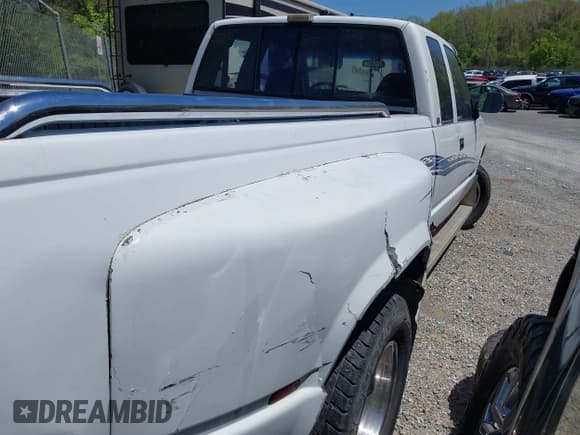 ✅ 1991 GMC Sierra 1500 • VIN: 2GTHC39N2M1512024 • Lot: 42133143. Wystawiony na IAAI z przebiegiem 216 701 mil. Bezpłatny archiwum sprzedaży aukcyjnych z USA i szczegółowy raport historii pojazdu na DreamBid. Zdjęcie 4.