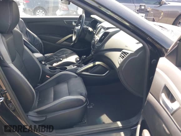 ✅ 2016 Hyundai Veloster Turbo Rally Edition • VIN: KMHTC6AE8GU255625 • Lot: 41754607. Wystawiony na IAAI z przebiegiem 94 011 mil. Bezpłatny archiwum sprzedaży aukcyjnych z USA i szczegółowy raport historii pojazdu na DreamBid. Zdjęcie 5.