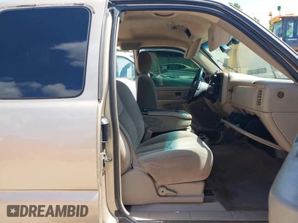 ✅ 2004 Chevrolet Silverado 1500 LS • VIN: 2GCEC19V341182031 • Лот: 42504776. Опубликован ранее на IAAI с пробегом Не указан. Бесплатный доступ к архиву аукционных продаж из США и подробный отчёт об истории автомобиля на DreamBid. Изображение 5.