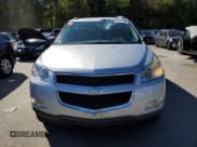 ✅ 2011 Chevrolet Traverse LS • VIN: 1GNKRFED8BJ207169 • Lot: 86101145. Wystawiony na Copart z przebiegiem 158 419 mil. Bezpłatny archiwum sprzedaży aukcyjnych z USA i szczegółowy raport historii pojazdu na DreamBid. Zdjęcie 5.