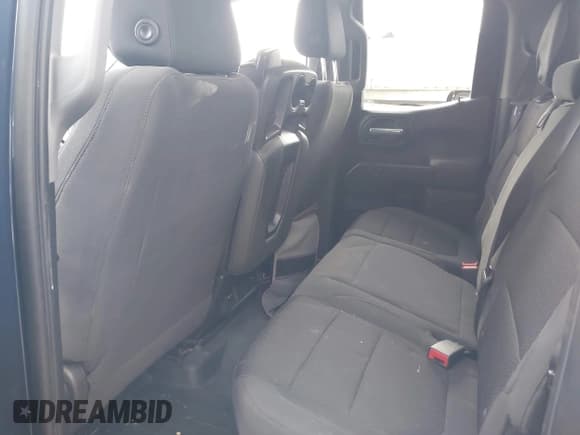 ✅ 2020 Chevrolet Silverado 1500 Custom • VIN: 1GCRWBEHXLZ319812 • Lot: 43026054. Wystawiony na IAAI z przebiegiem 43 899 mil. Bezpłatny archiwum sprzedaży aukcyjnych z USA i szczegółowy raport historii pojazdu na DreamBid. Zdjęcie 8.