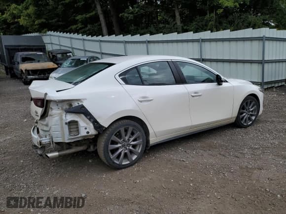 ✅ 2022 Mazda 3 Select • VIN: 3MZBPABL6NM315131 • Лот: 69100435. Опубликован ранее на Copart с пробегом 50 817 миль. Бесплатный доступ к архиву аукционных продаж из США и подробный отчёт об истории автомобиля на DreamBid. Изображение 3.