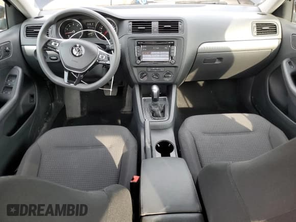 ✅ 2015 Volkswagen Jetta S • VIN: 3VW2K7AJ9FM323050 • Лот: 82098645. Опубликован ранее на Copart с пробегом 31 630 миль. Бесплатный доступ к архиву аукционных продаж из США и подробный отчёт об истории автомобиля на DreamBid. Изображение 8.