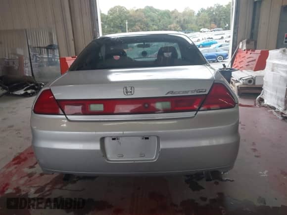 2001 Honda Accord EX с VIN 1HGCG22561A002006, выставлен на аукционе IAAI как лот 43515841 с пробегом 337 330 миль миль и . История ставок и продаж доступна на DreamBid. Изображение 16.