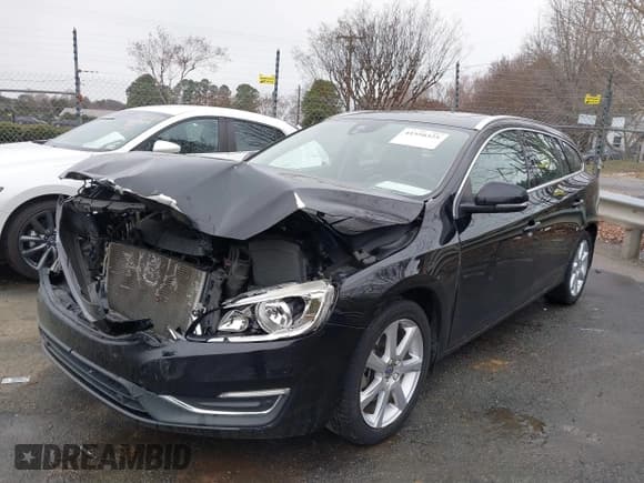✅ 2016 Volvo V60 T5 Drive-E Premier • VIN: YV140MEK5G1299728 • Lot: 41550325. Wystawiony na IAAI z przebiegiem 134 507 mil. Bezpłatny archiwum sprzedaży aukcyjnych z USA i szczegółowy raport historii pojazdu na DreamBid. Zdjęcie 2.