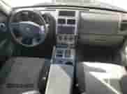 2008 Dodge Nitro SE с VIN 1D8GU28K08W202562, выставлен на аукционе Copart как лот 76526274 с пробегом 230 231 миль миль и Чистый • Clean title. История ставок и продаж доступна на DreamBid. Изображение 8.