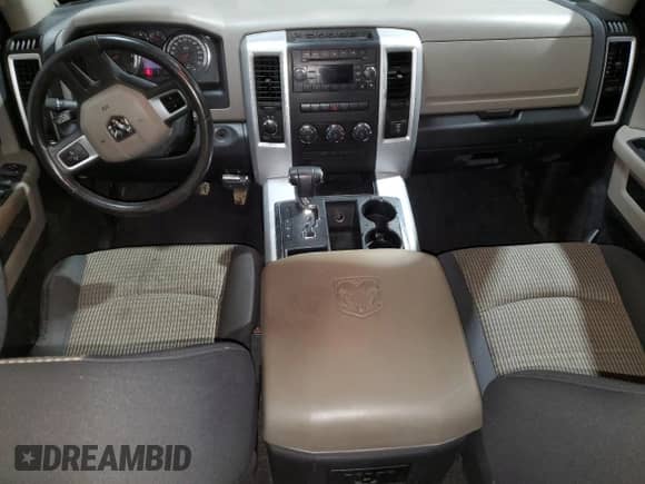 2010 Dodge 1500 Laramie z VIN 1D7RV1GT9AS120504, wystawiony jako Copart lot #86537994 z przebiegiem 177 999 mil mil oraz Czysty tytuł • Clean title. Historia ofert i sprzedaży dostępna na DreamBid. Obrazek 8.