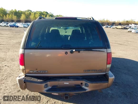 2003 Chevrolet Blazer LS z VIN 1GNDT13X03K108870, wystawiony jako IAAI lot #43406529 z przebiegiem 110 639 mil mil oraz . Historia ofert i sprzedaży dostępna na DreamBid. Obrazek 16.