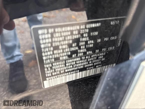 ✅ 2017 Volkswagen Tiguan Sport • VIN: WVGUV7AXXHK030318 • Lot: 43608289. Wystawiony na IAAI z przebiegiem 215 018 mil. Bezpłatny archiwum sprzedaży aukcyjnych z USA i szczegółowy raport historii pojazdu na DreamBid. Zdjęcie 9.