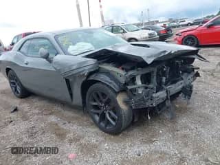 2019 Dodge Challenger SXT z VIN 2C3CDZAG4KH688086, wystawiony jako IAAI lot #42422755 z przebiegiem 35 095 mil mil oraz . Historia ofert i sprzedaży dostępna na DreamBid. Obrazek 1.