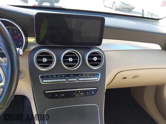 ✅ 2022 Mercedes-Benz GLC 300 • VIN: W1N0G8EB8NG088825 • Lot: 43346474. Listed on IAAI with 75,164 mi. Free auction sales archive from the USA and detailed vehicle history report at DreamBid. Image 21.