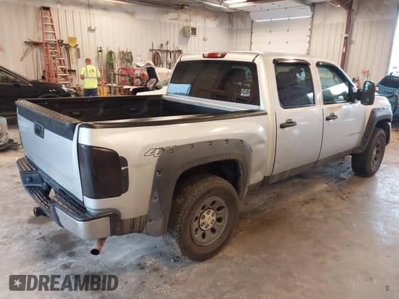 2010 Chevrolet Silverado 1500 LT with VIN 3GCRKSE32AG189991, listed as a IAAI auction lot 43281362 with 182,628 mi miles and . Bid and sale history available at DreamBid. Image 4.